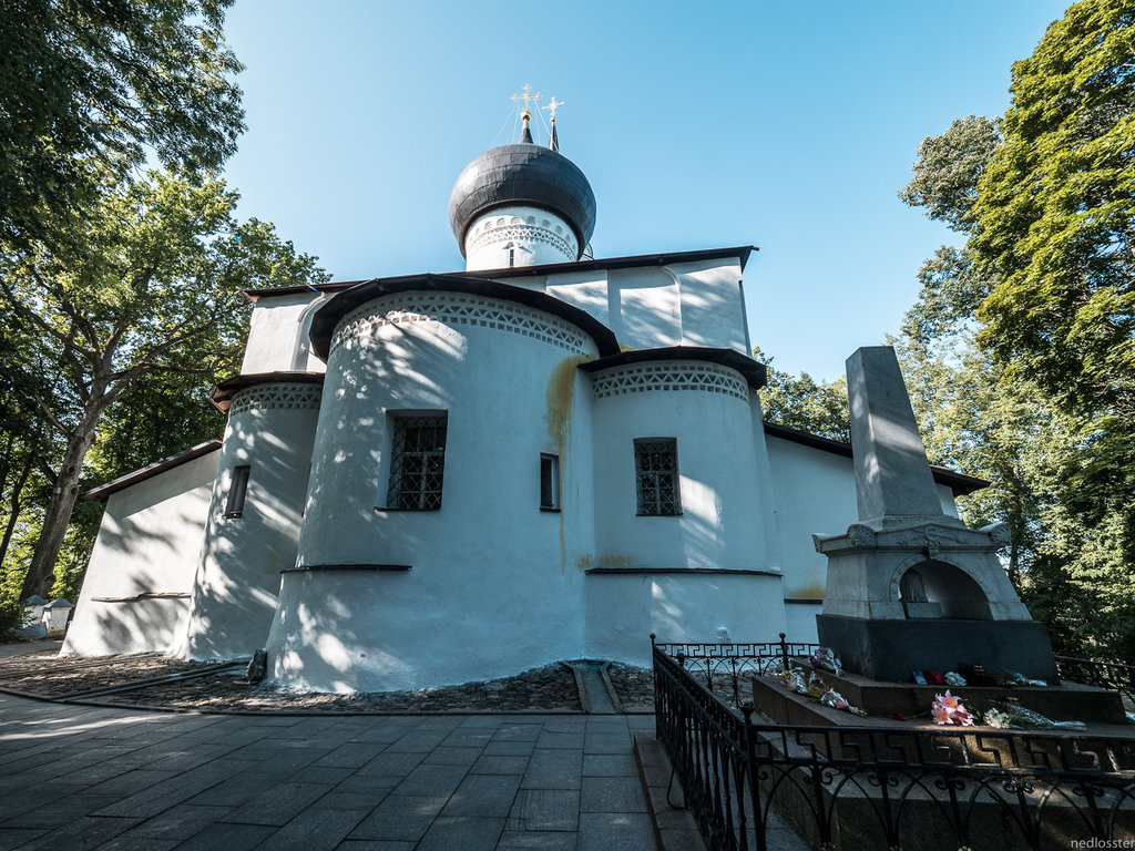 Монастырь в пушкинских горах