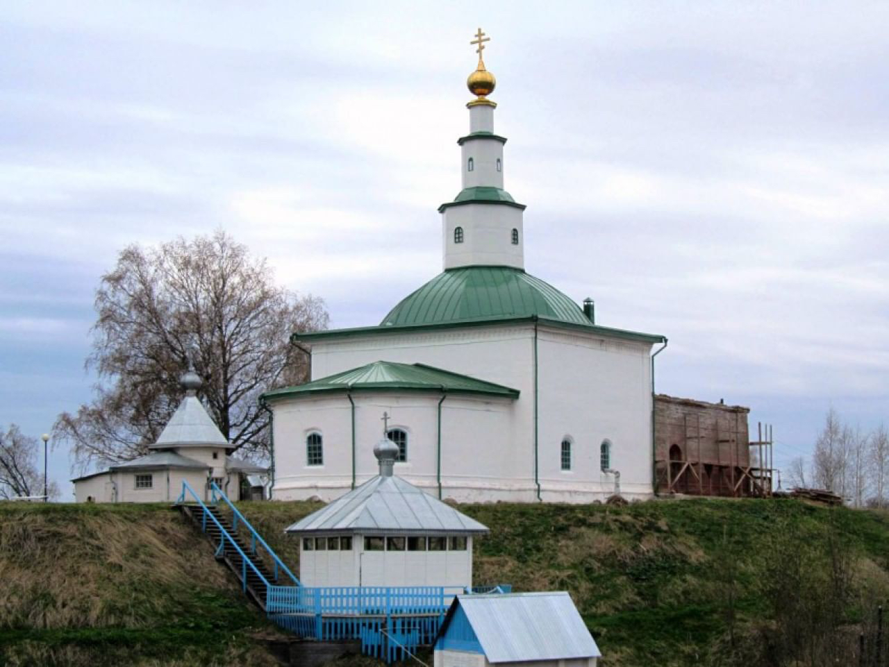 Read more about the article Михайло-Архангельский монастырь в Усть-Выми: духовная твердыня Коми края