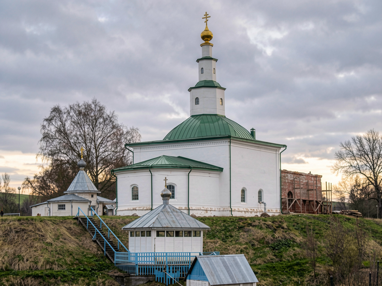 Read more about the article Михайло-Архангельский монастырь в Усть-Выми: духовная твердыня Коми края