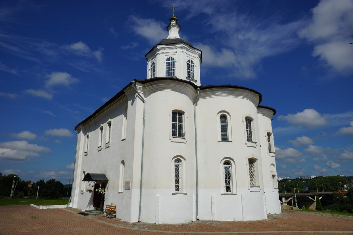 Read more about the article Храм Иоанна Богослова на Варяжках (во Вражке) в Смоленске (Богословский храм; Иоаннобогословский храм)