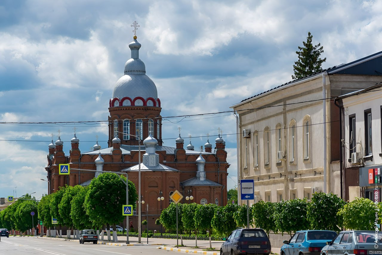 Read more about the article Собор Троицы Живоначальной в Обояни Курской области