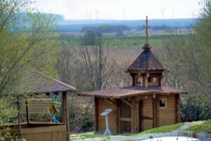 Read more about the article Святые источники иконы Пресвятой Богородицы «Иверская» и в честь Святых Царственных Страстотерпцев (Кочневское)