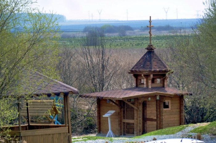 Read more about the article Святые источники иконы Пресвятой Богородицы «Иверская» и в честь Святых Царственных Страстотерпцев (Кочневское)