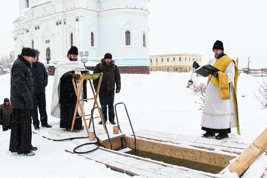 Краснотурьинск — Богоявленская (Крещенская) купель у храма преподобного Максима Исповедника