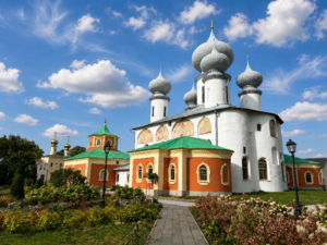 Read more about the article Тихвинский Успенский мужской монастырь в Ленинградской обл.